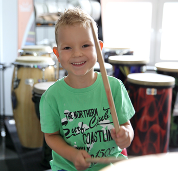 Kinder lernen online Schlagzeug spielen für Kinder